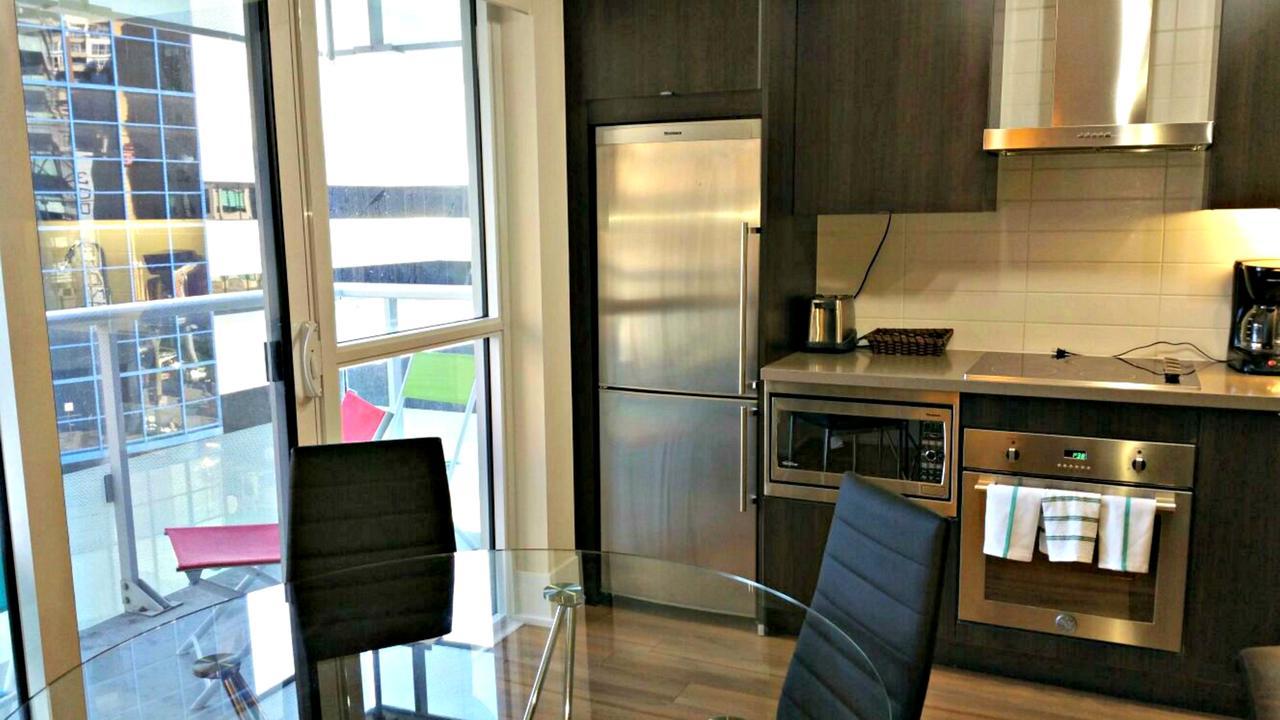 Pelicanstay In Downtown Toronto Apartment *
