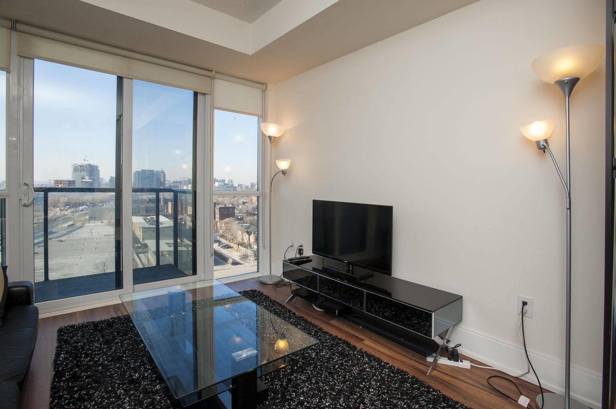 Life Luxury Downtown Hotel Toronto