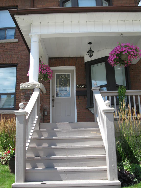 Bed & Breakfast Rose Garden Toronto