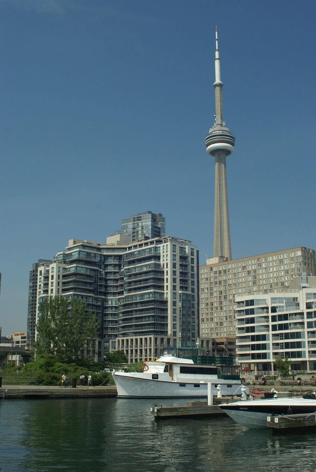 Making Waves Boatel Bed & Breakfast Toronto