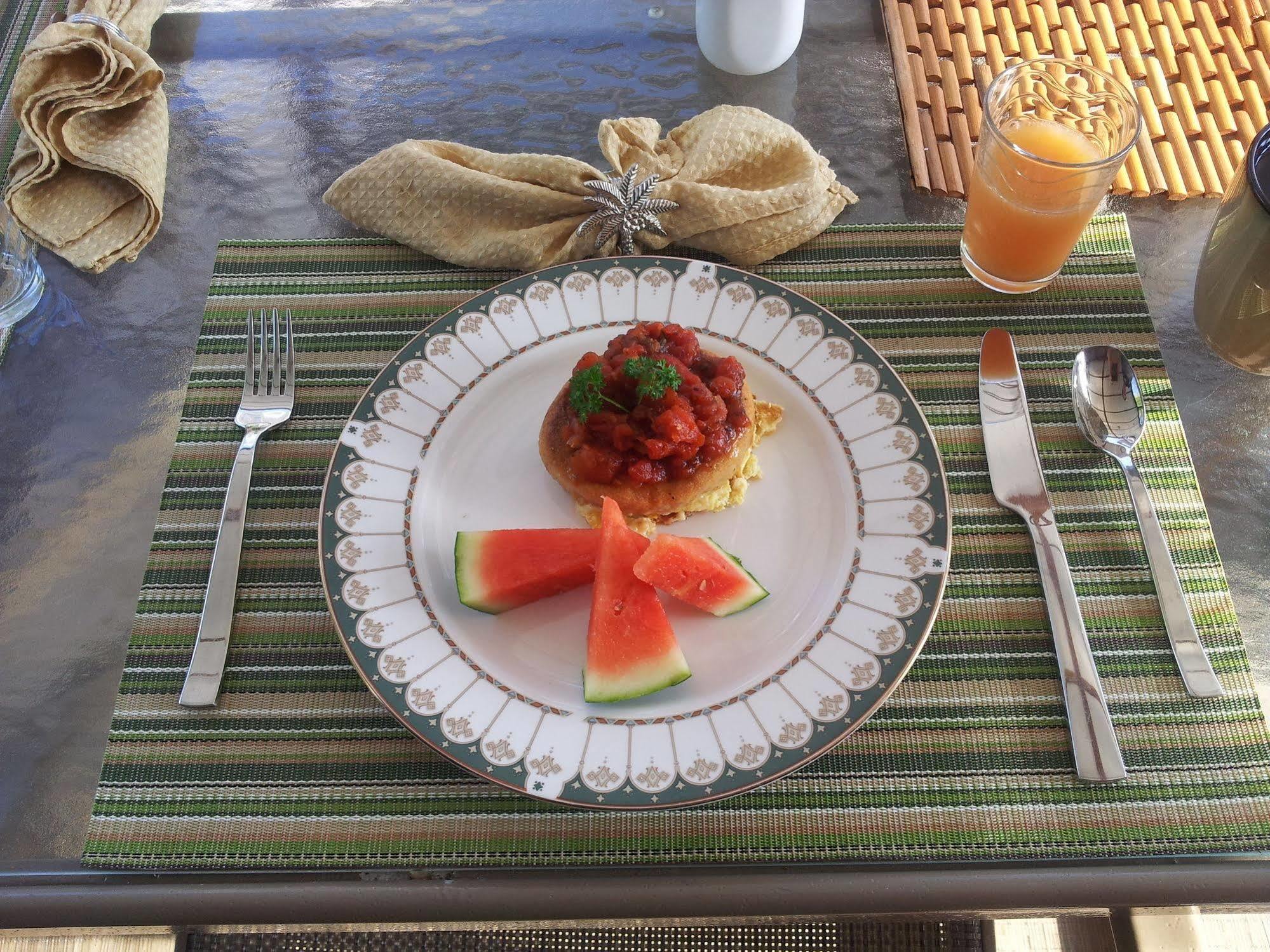 Bed & Breakfast Making Waves Boatel 3*