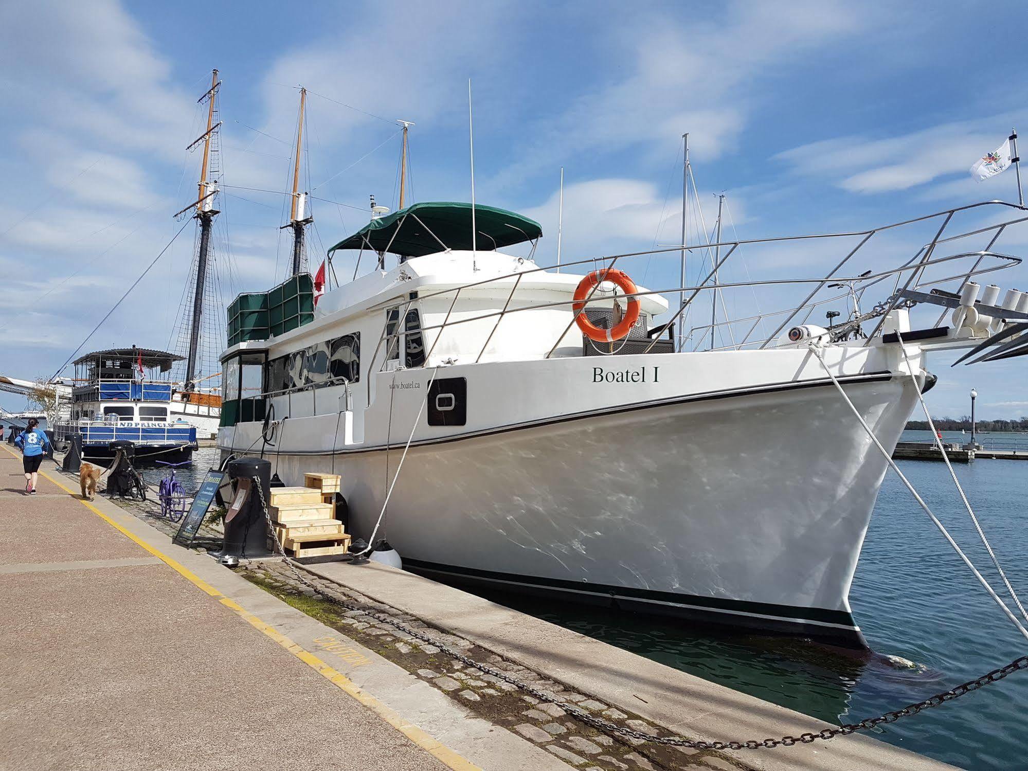Bed & Breakfast Making Waves Boatel