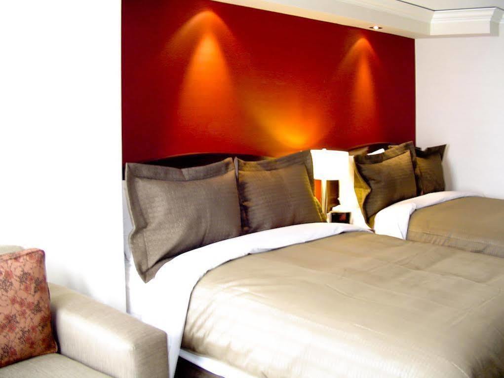 Hotel Sandman Signature Airport 4*