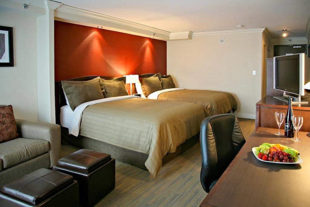 Hotel Sandman Signature Airport Toronto