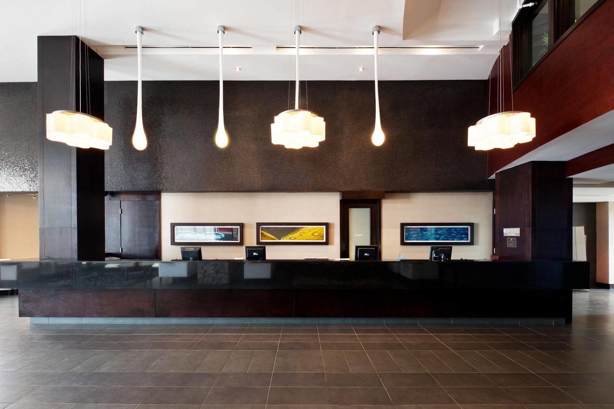 Hotel Sandman Signature Airport