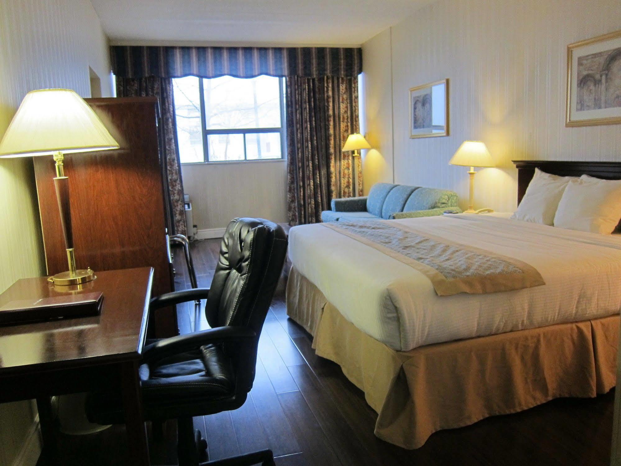 Hotel Plaza Airport 3*