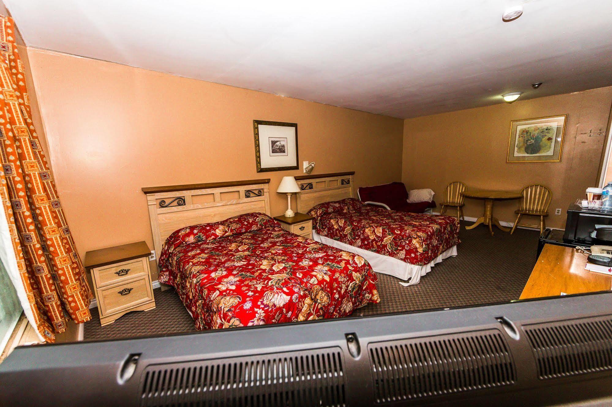 New Plaza Motel 2*