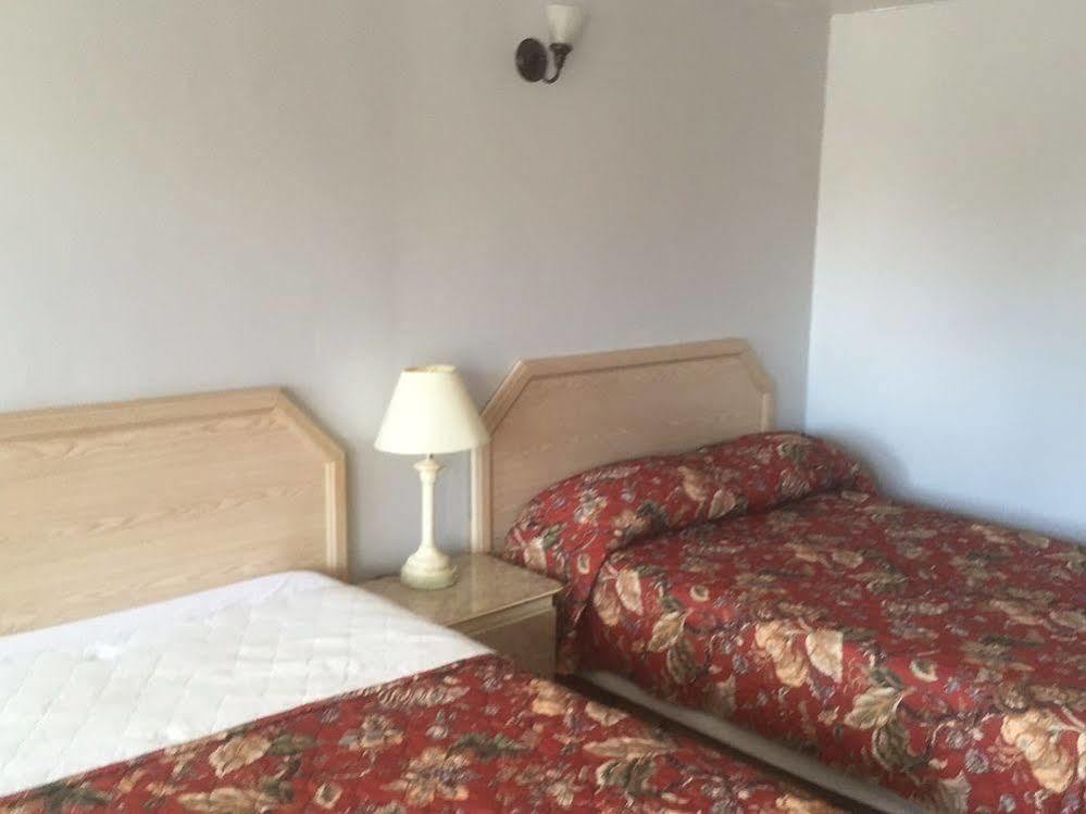 New Plaza Motel Toronto