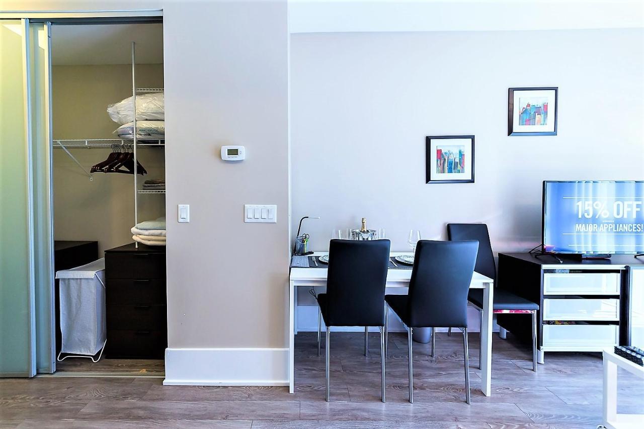 Upscale At Cn Tower, Metro Convention & Rogers Centre Toronto