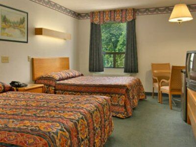 Hotel Super 8 By Wyndham East On 2*