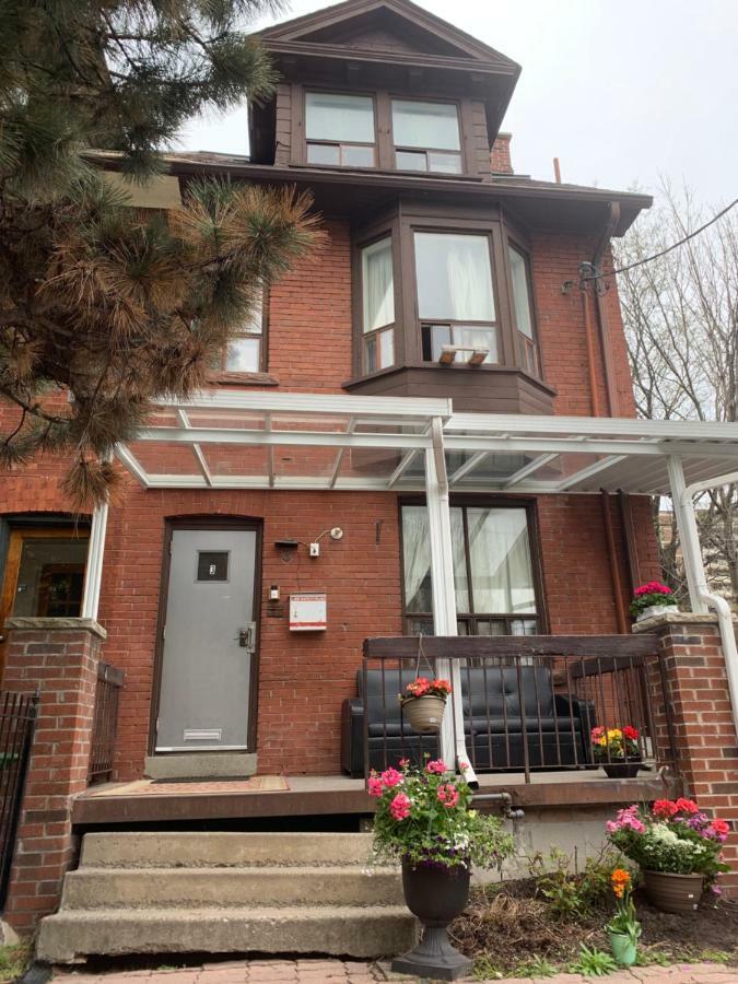Guest house Guests House Toronto