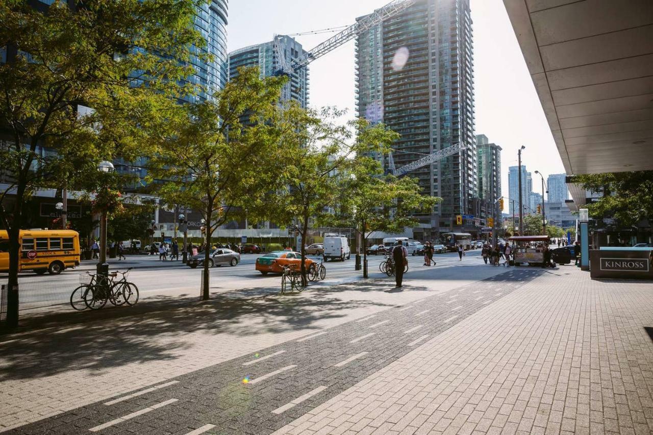 Apartment Executive In The Heart Of Downtown Toronto