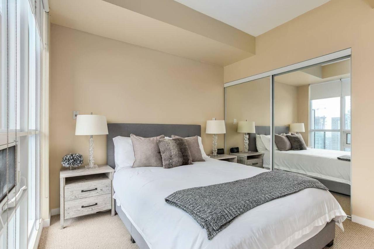Executive In The Heart Of Downtown * Toronto
