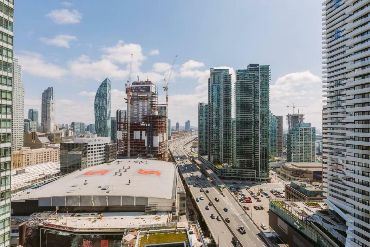 Executive In The Heart Of Downtown Toronto