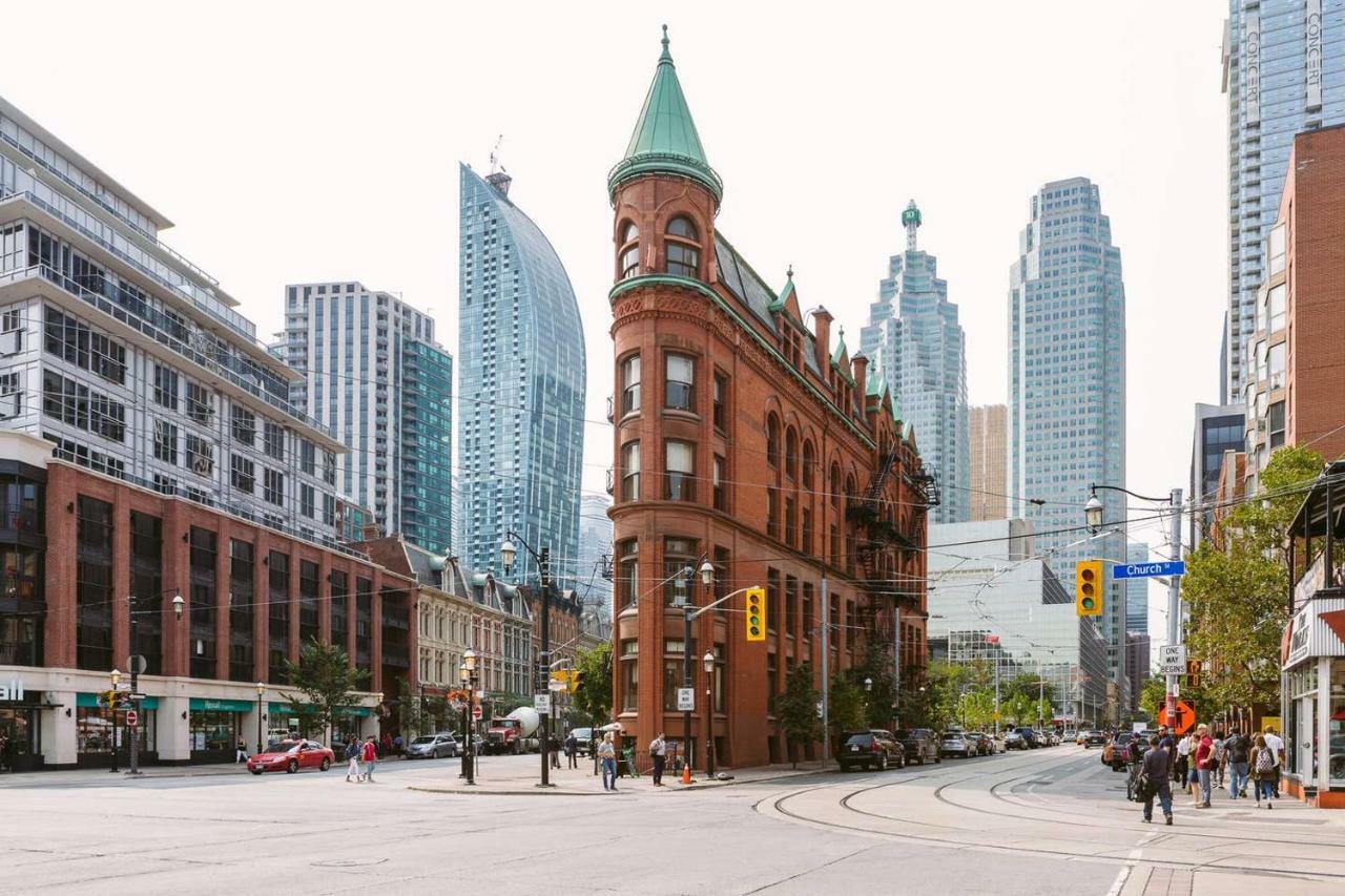 Apartment Executive In The Heart Of Downtown Toronto