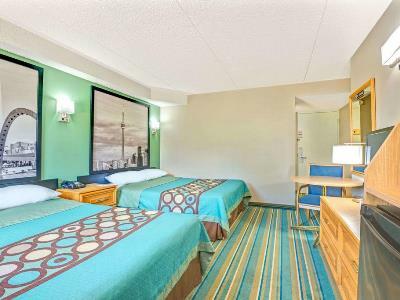 Super 8 By Wyndham East On