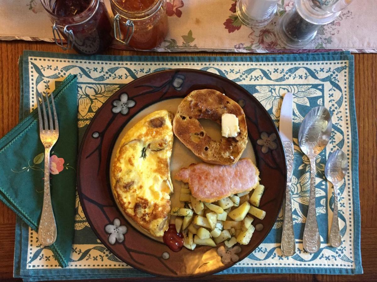 Rose Garden Bed & Breakfast 3*