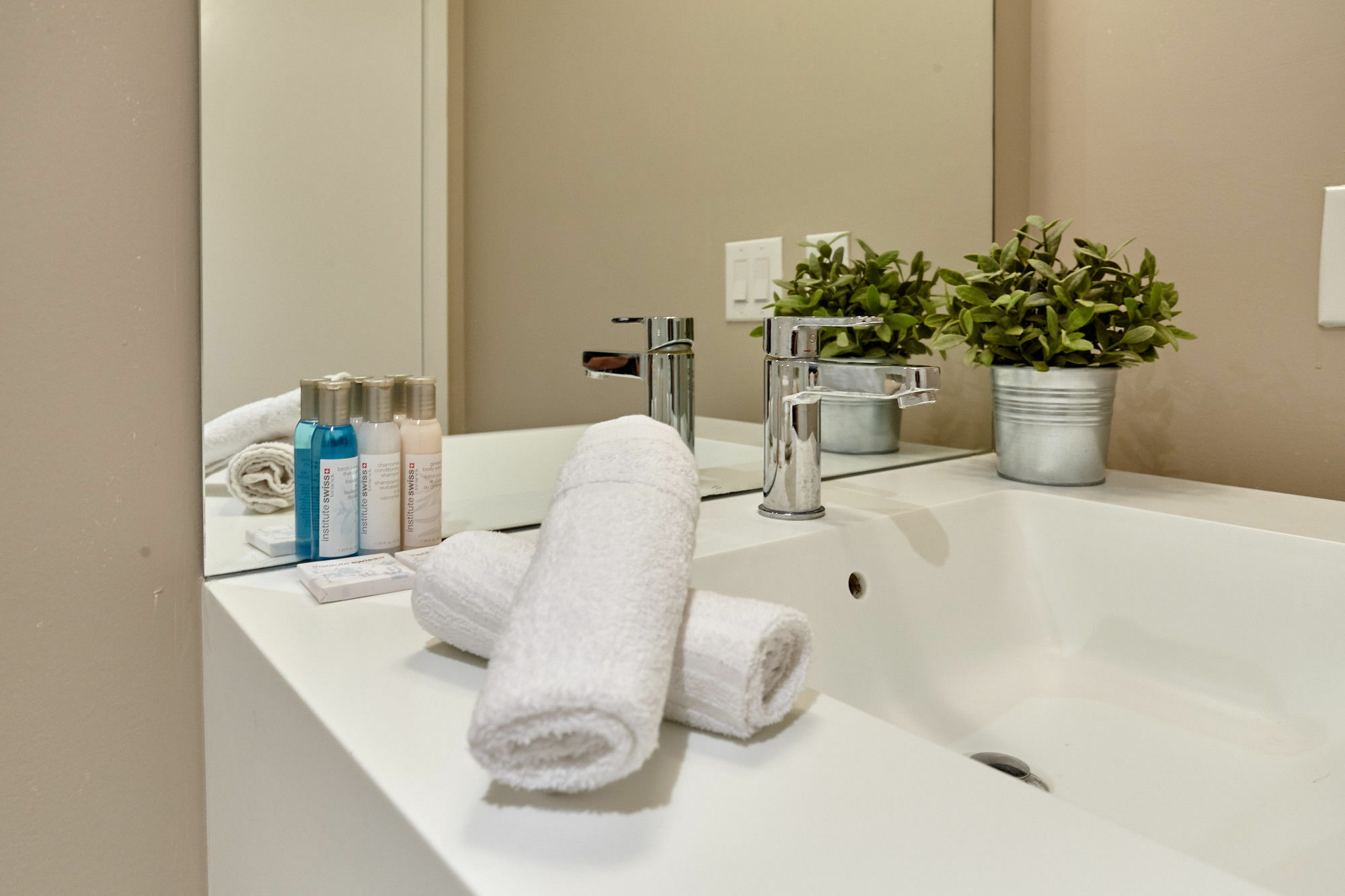 Atlas Furnished Apartments- Iceboat Terrace Toronto