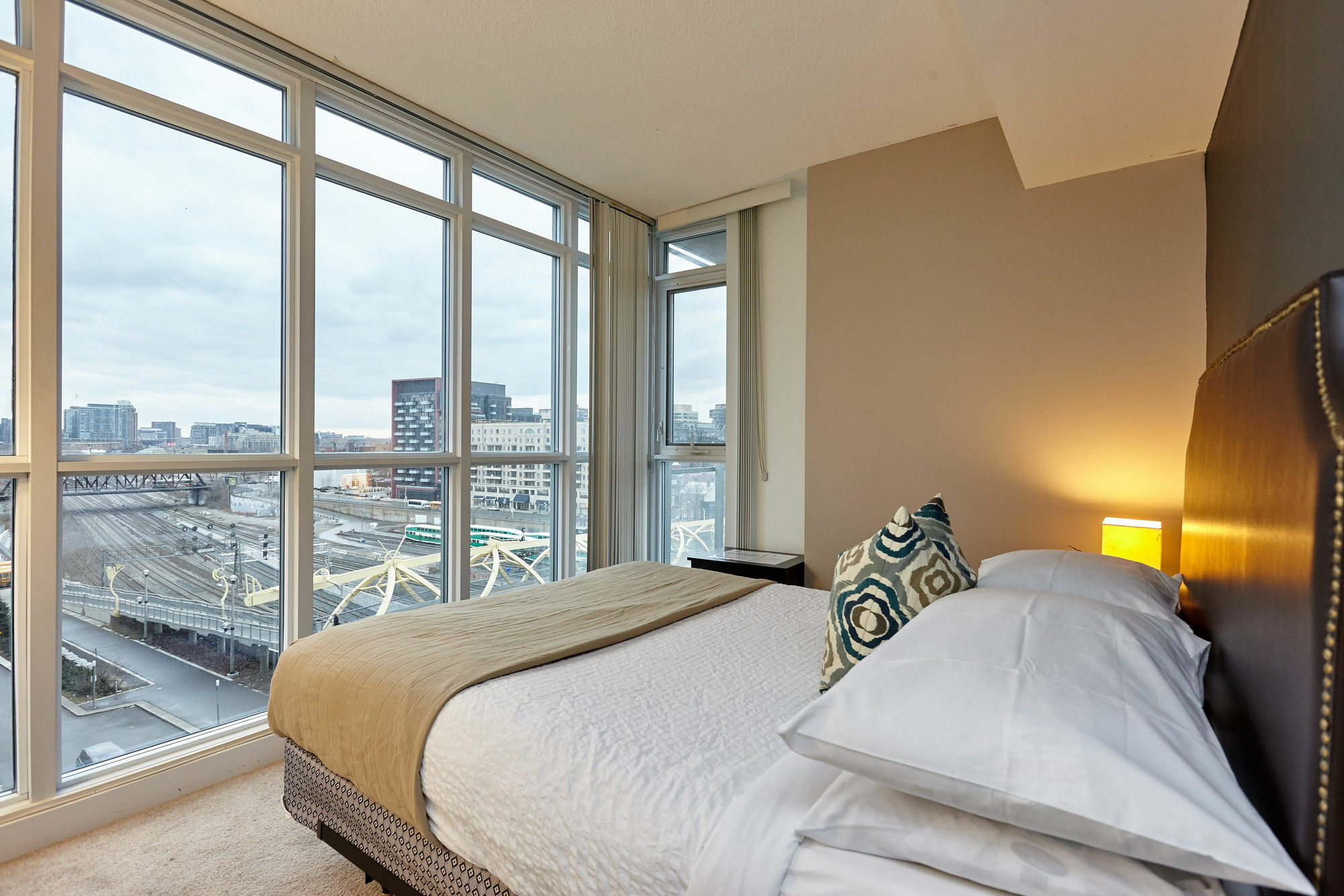 Atlas Furnished Apartments- Iceboat Terrace Toronto