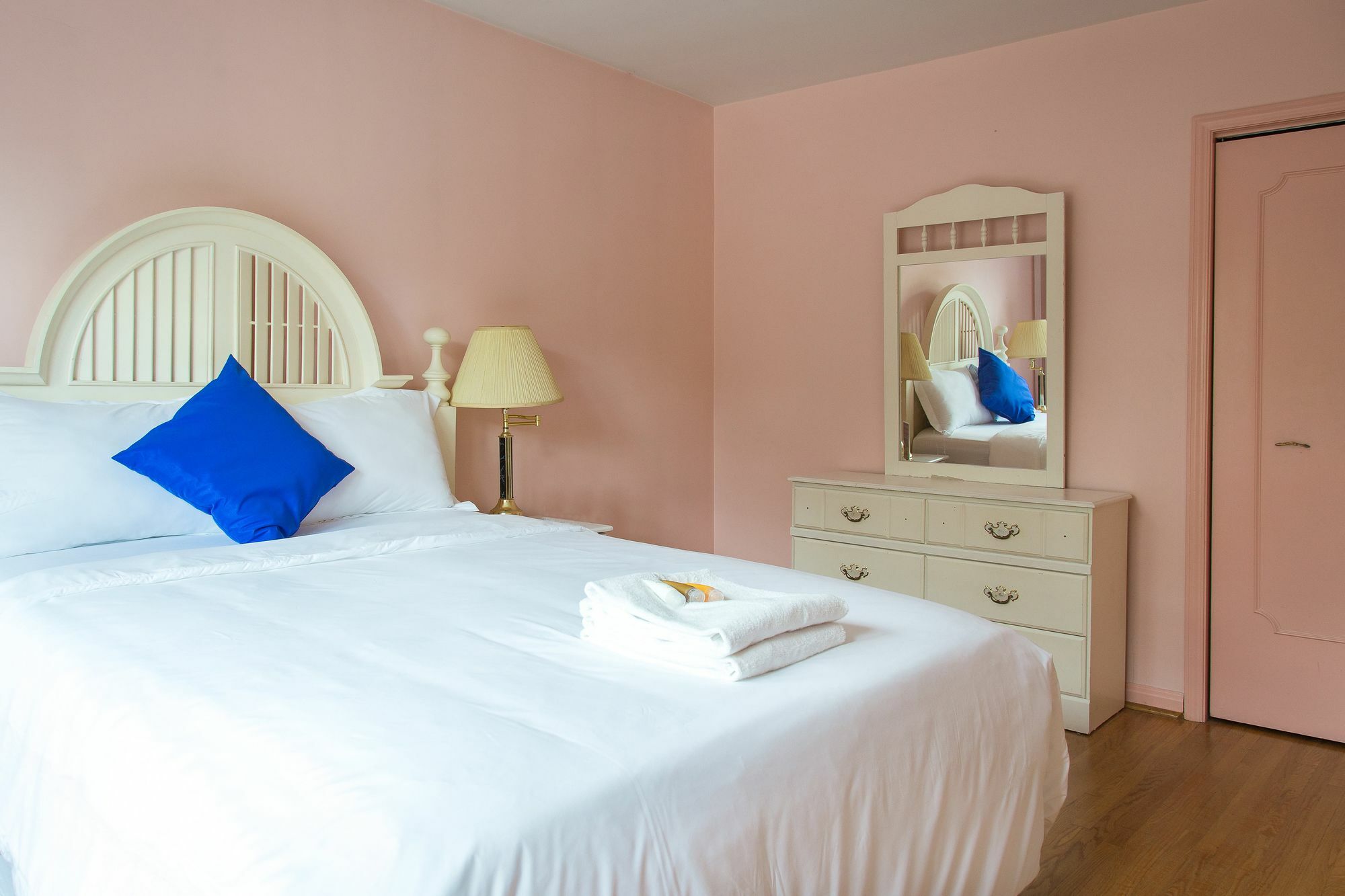 Charlton Suites Guest House Guest house 2*