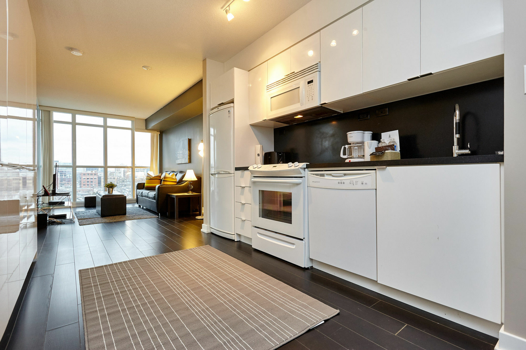 Inn Atlas Furnished Apartments- Iceboat Terrace