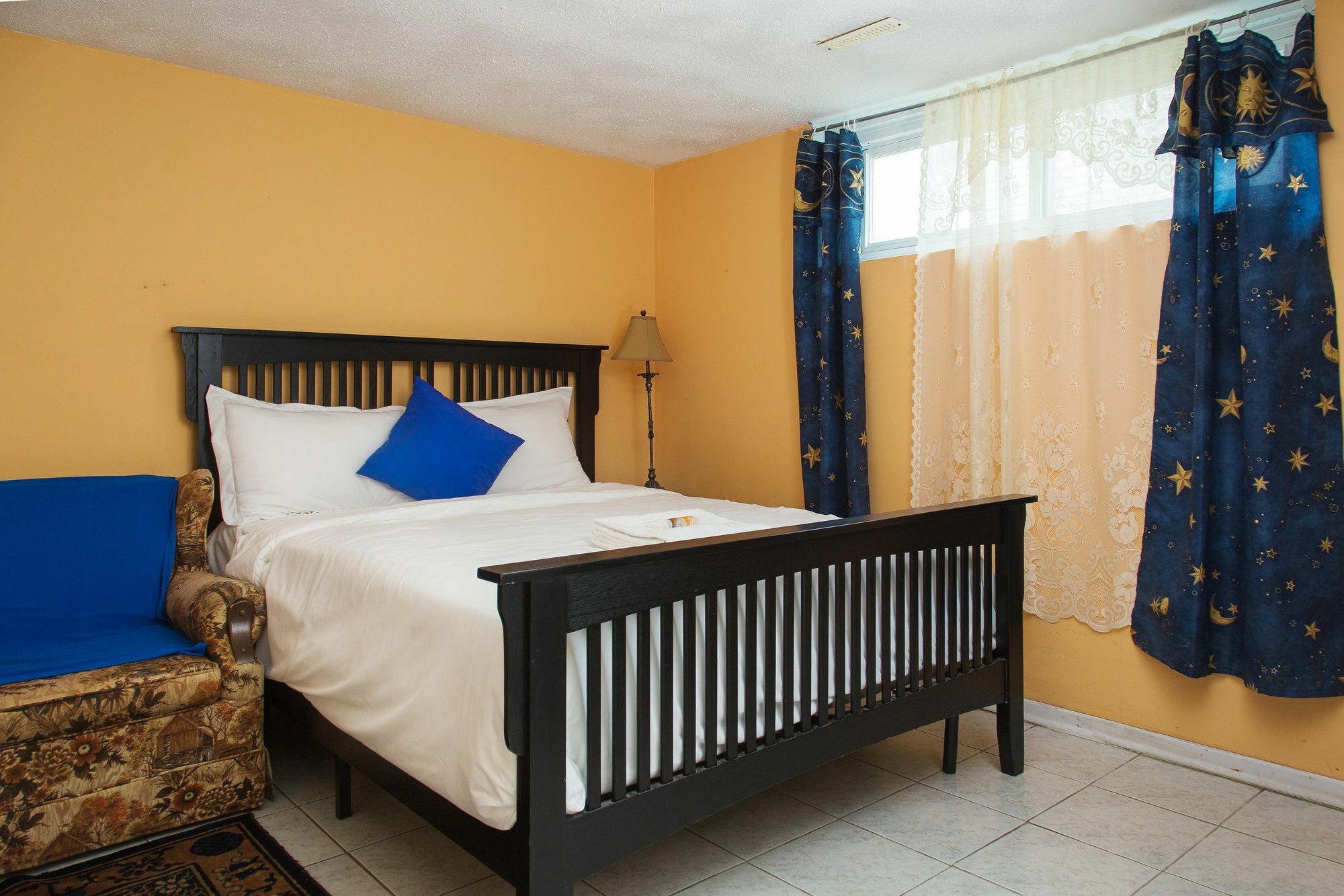 Charlton Suites Guest House Guest house