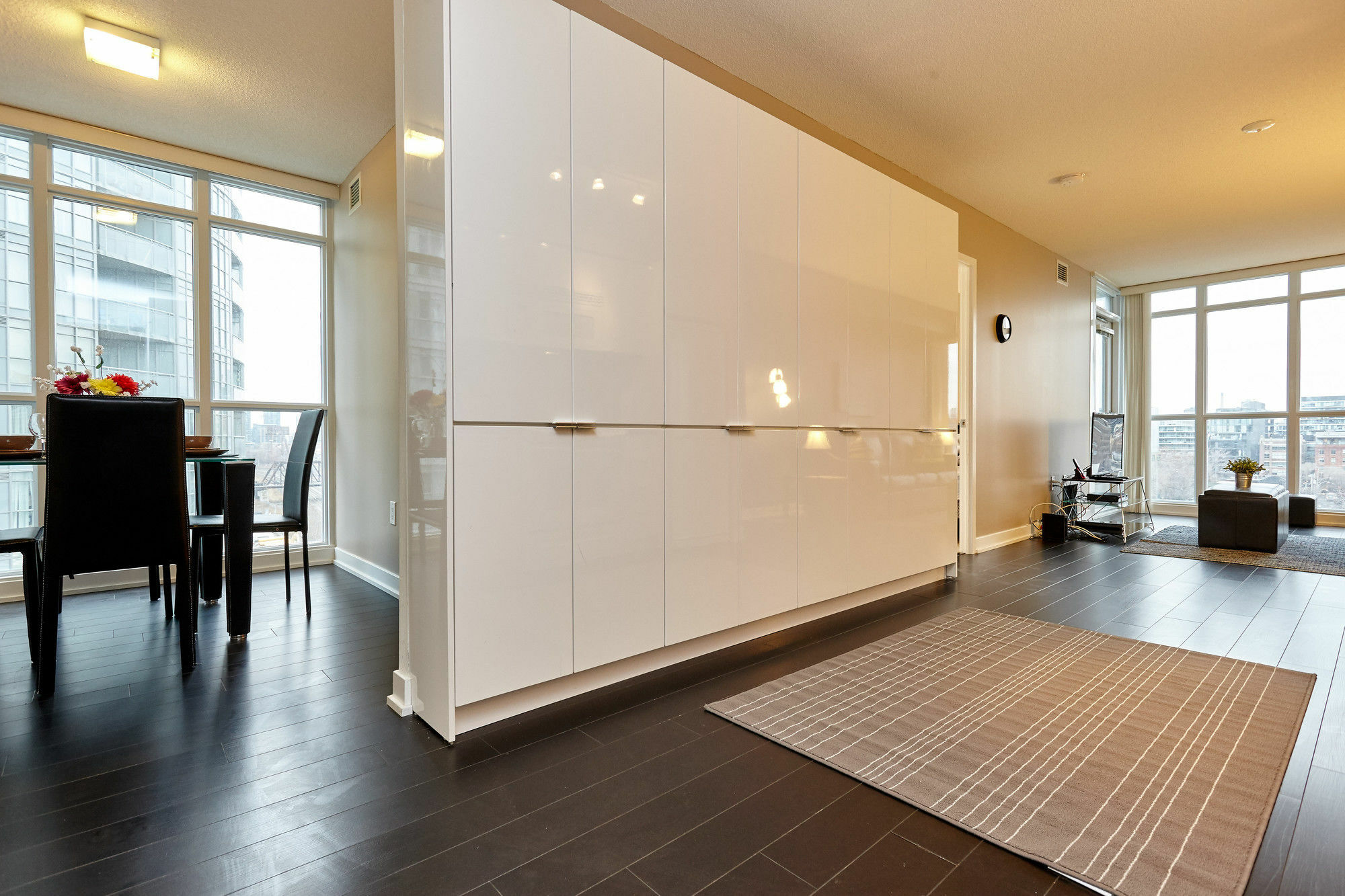 Inn Atlas Furnished Apartments- Iceboat Terrace Toronto