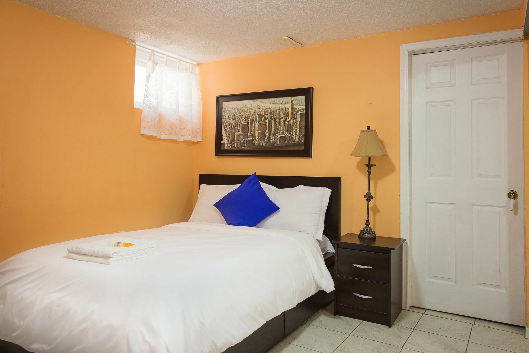 Charlton Suites Guest House Toronto
