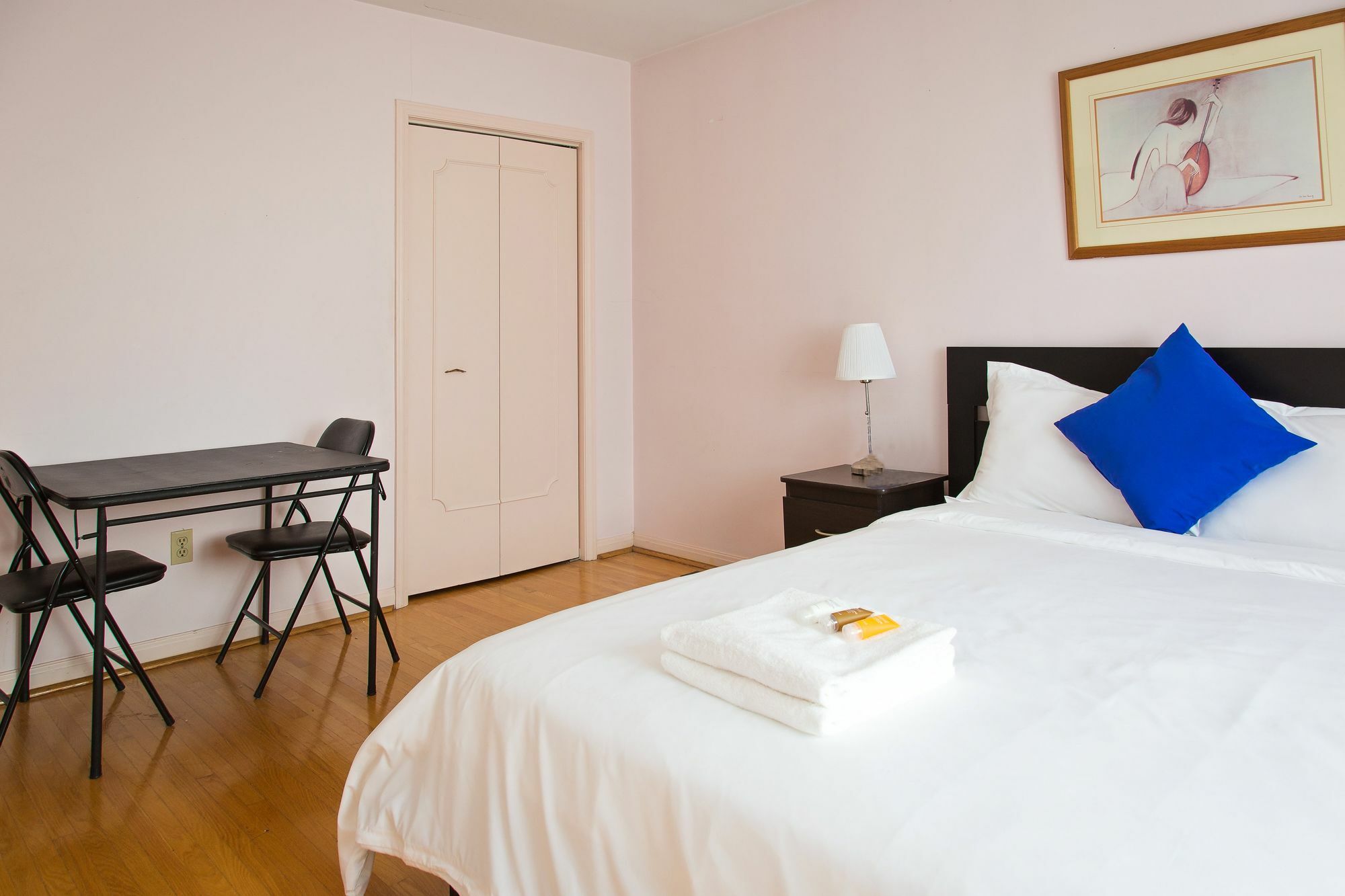 Guest house Charlton Suites Guest House Toronto