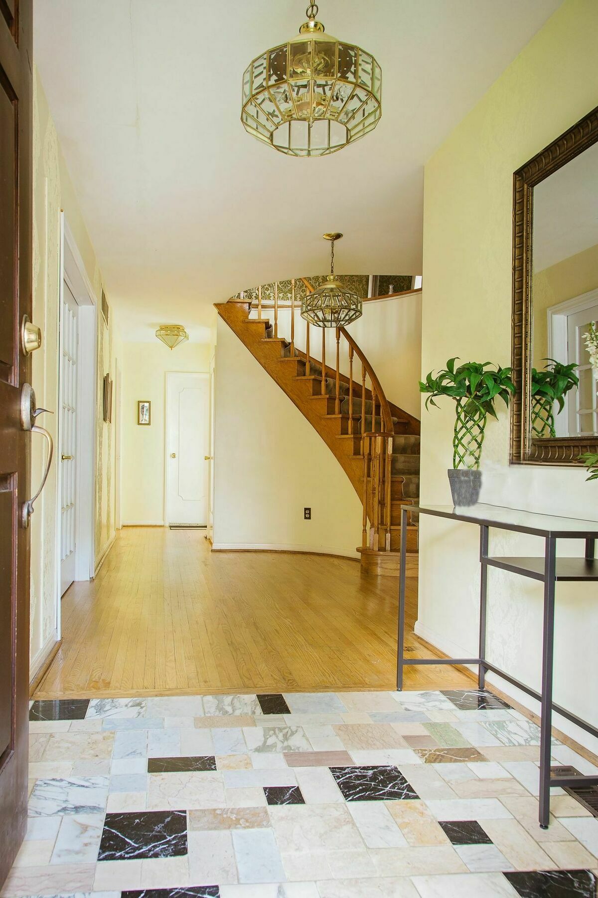 Charlton Suites Guest House 2*