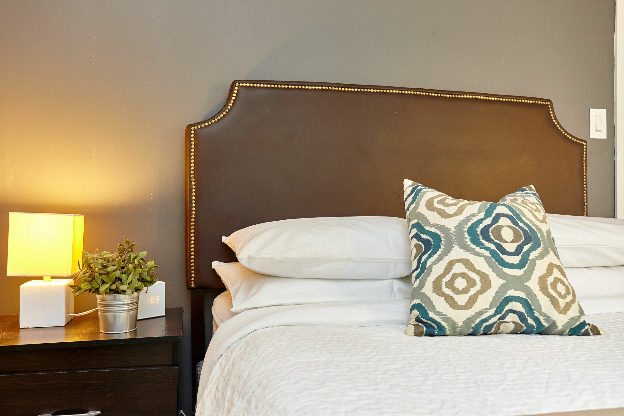 Atlas Furnished Apartments- Iceboat Terrace Inn