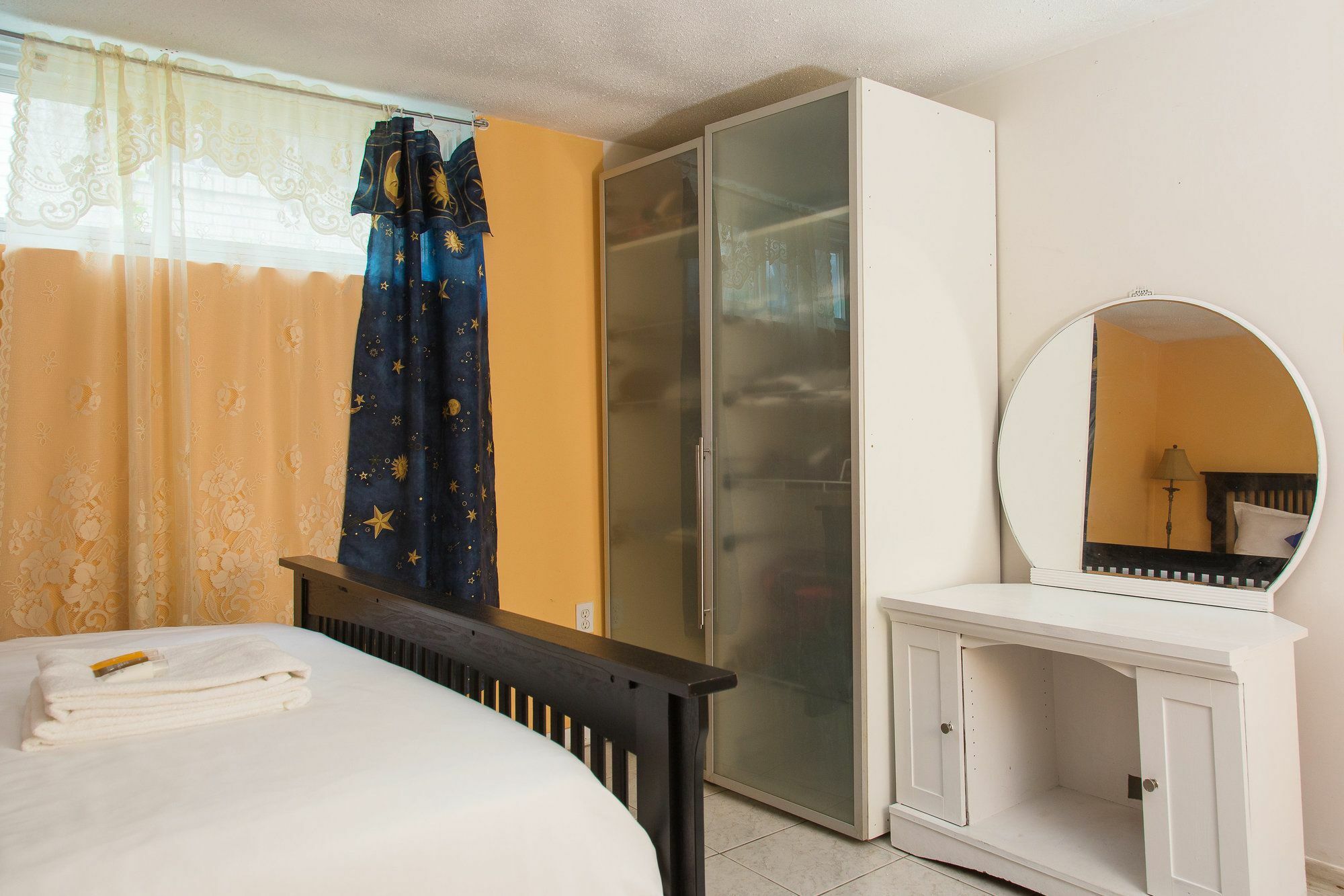 Charlton Suites Guest House Toronto