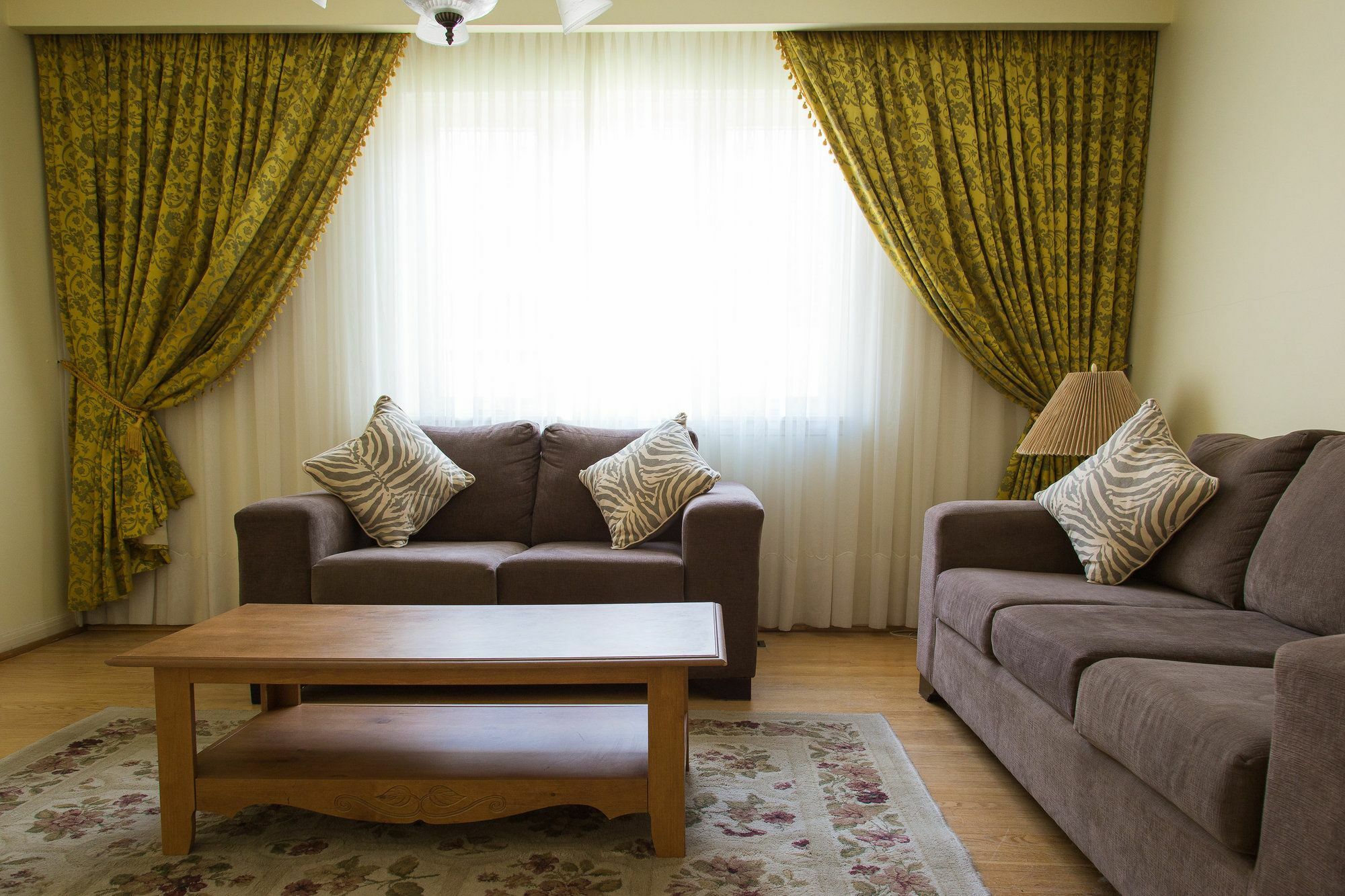 Guest house Charlton Suites Guest House 2*