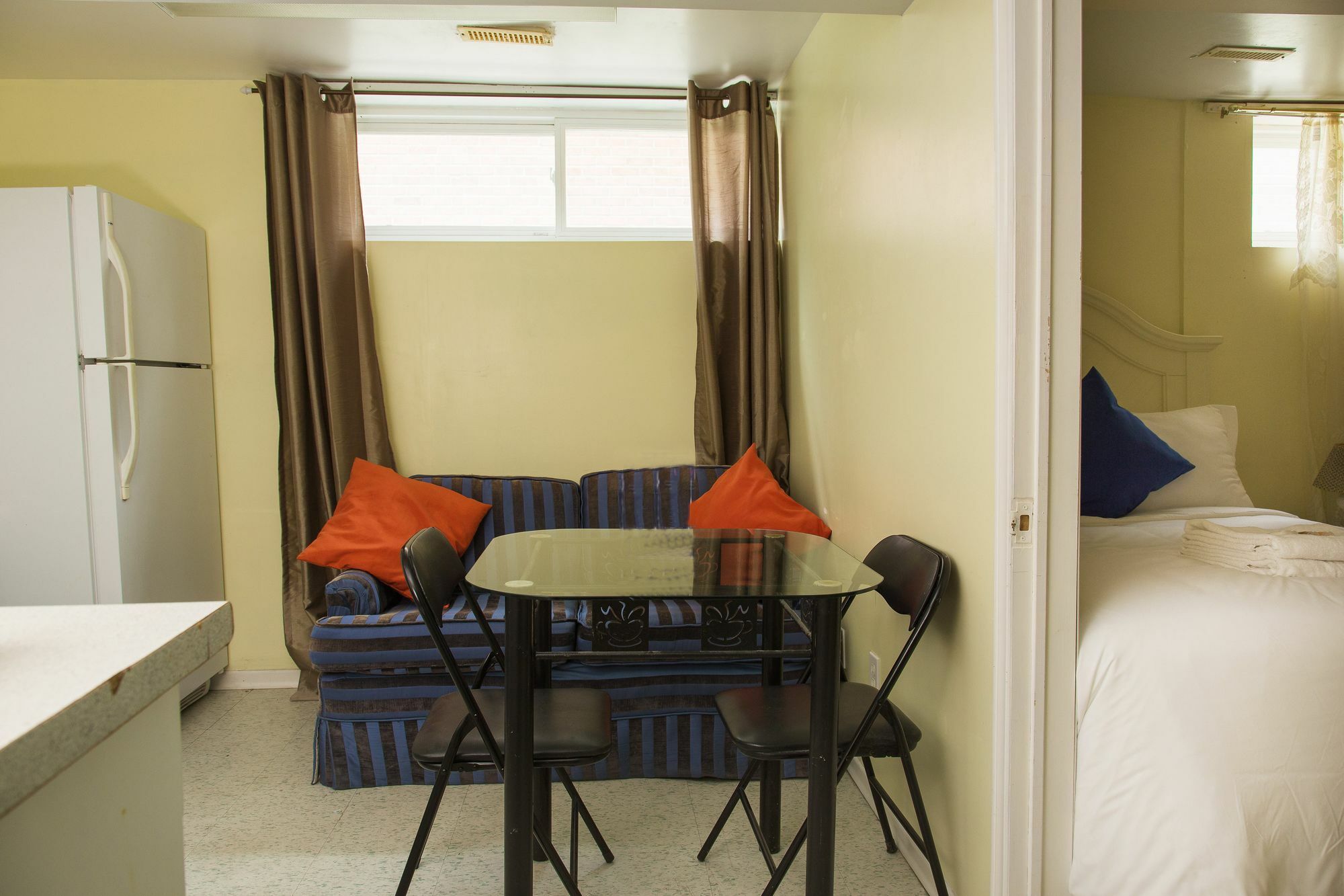 Charlton Suites Guest House Guest house Toronto