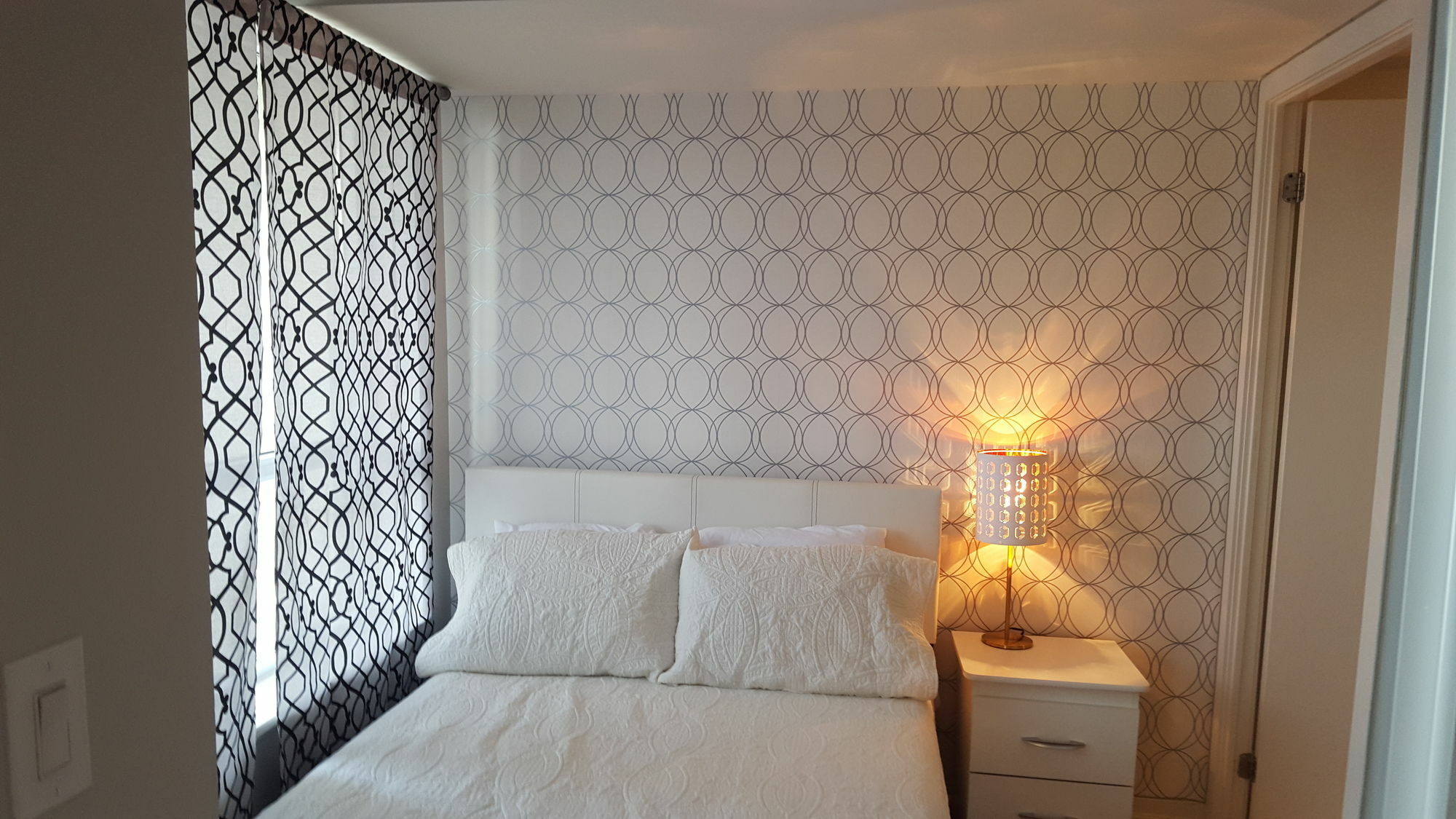 Lavish Suites - Brand New Two Bedroom - Cn Tower View
