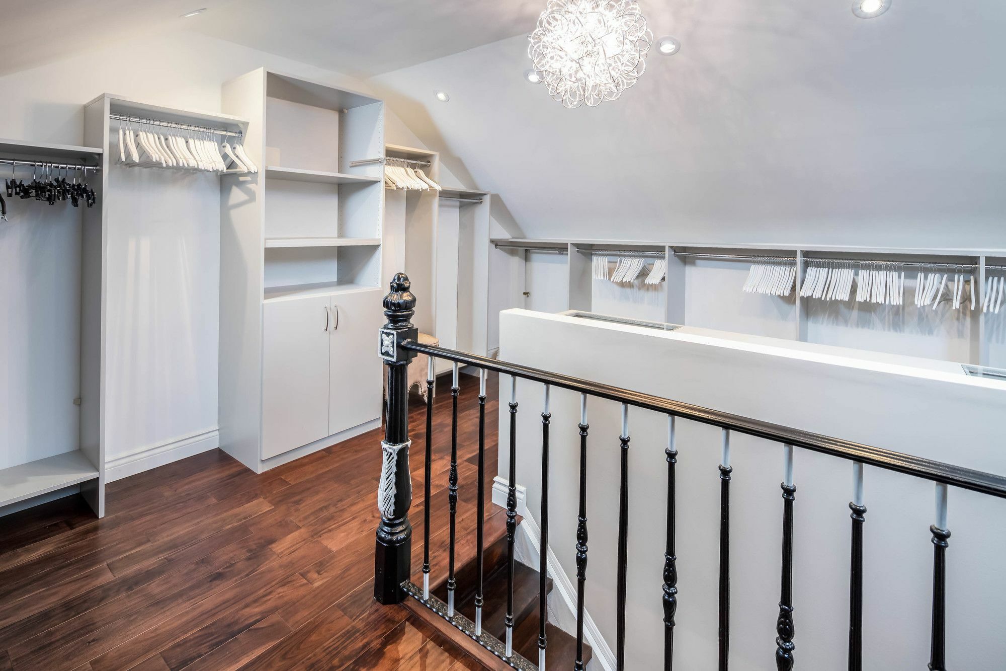 Quickstay - Chic & Modern Townhouse In Little Italy Toronto