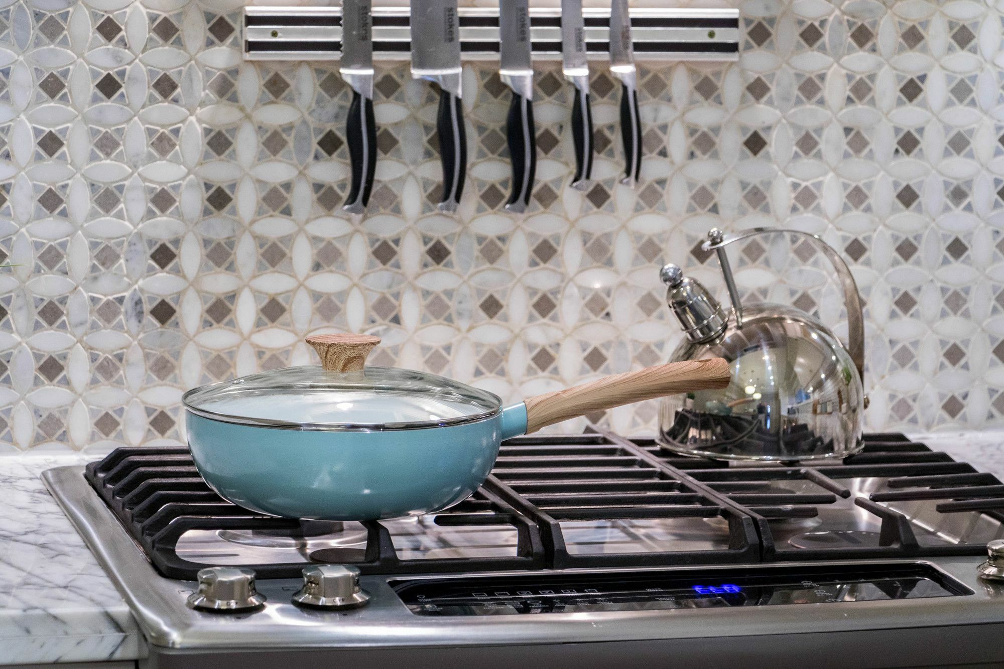 Quickstay - Chic & Modern Townhouse In Little Italy Toronto
