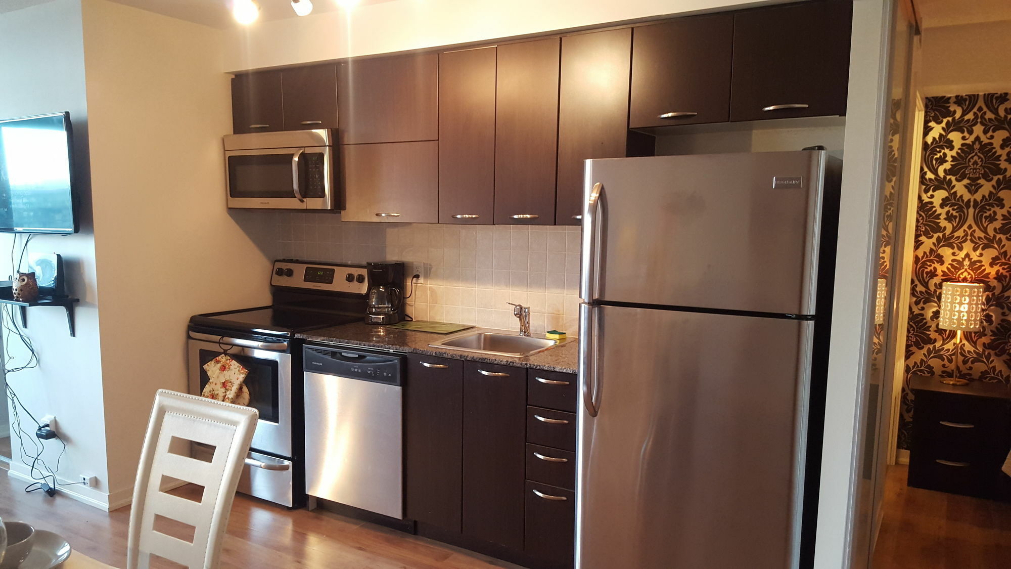Lavish Suites - Brand New Two Bedroom - Cn Tower View Apartment