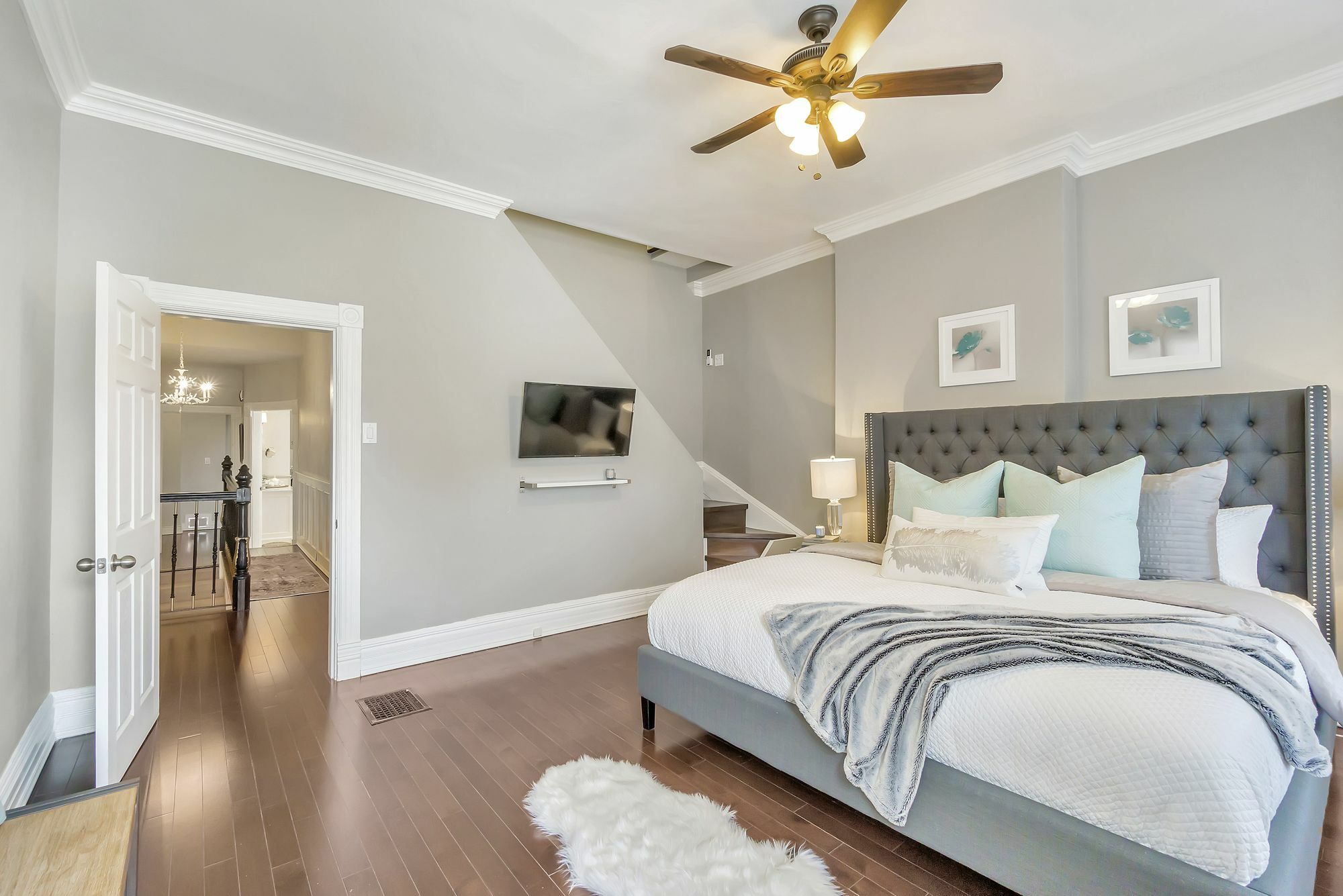 Quickstay - Chic & Modern Townhouse In Little Italy Holiday home Toronto
