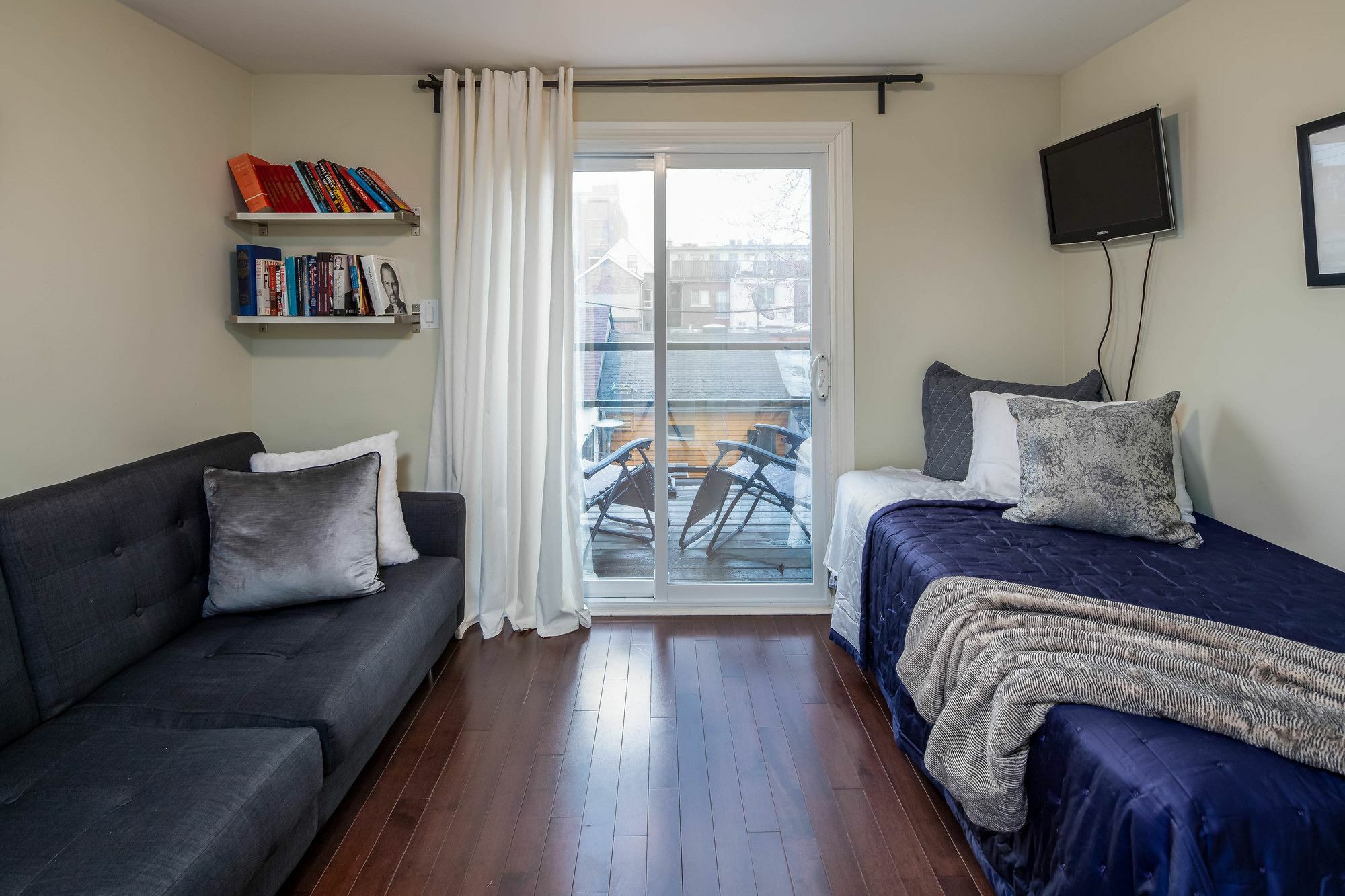 Quickstay - Chic & Modern Townhouse In Little Italy * Toronto
