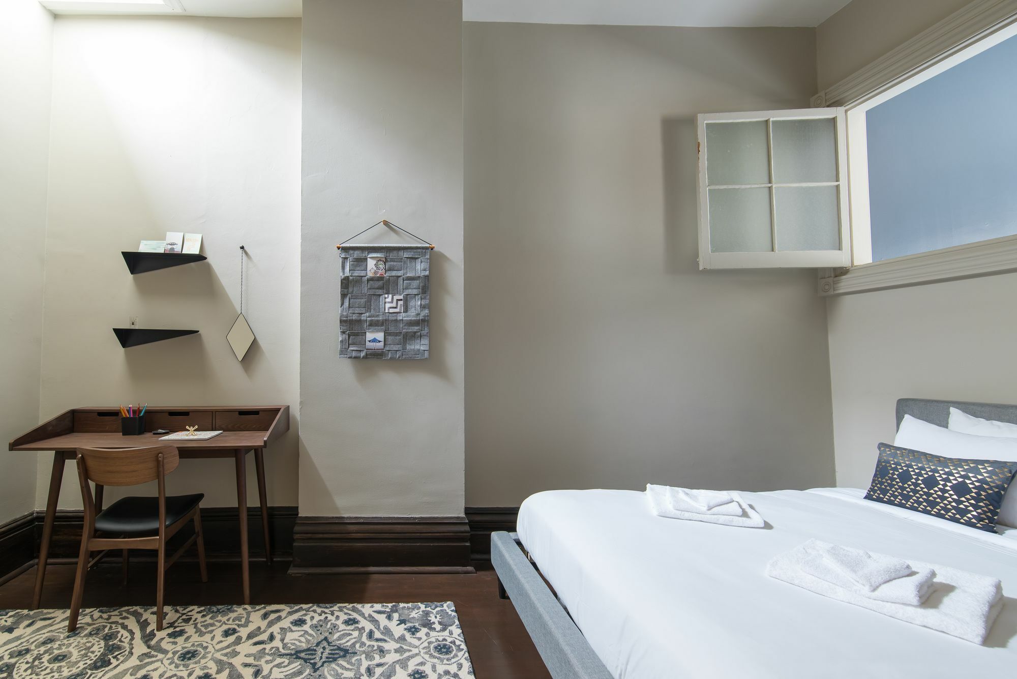 Charming 3br In Queen Street East By Sonder Toronto