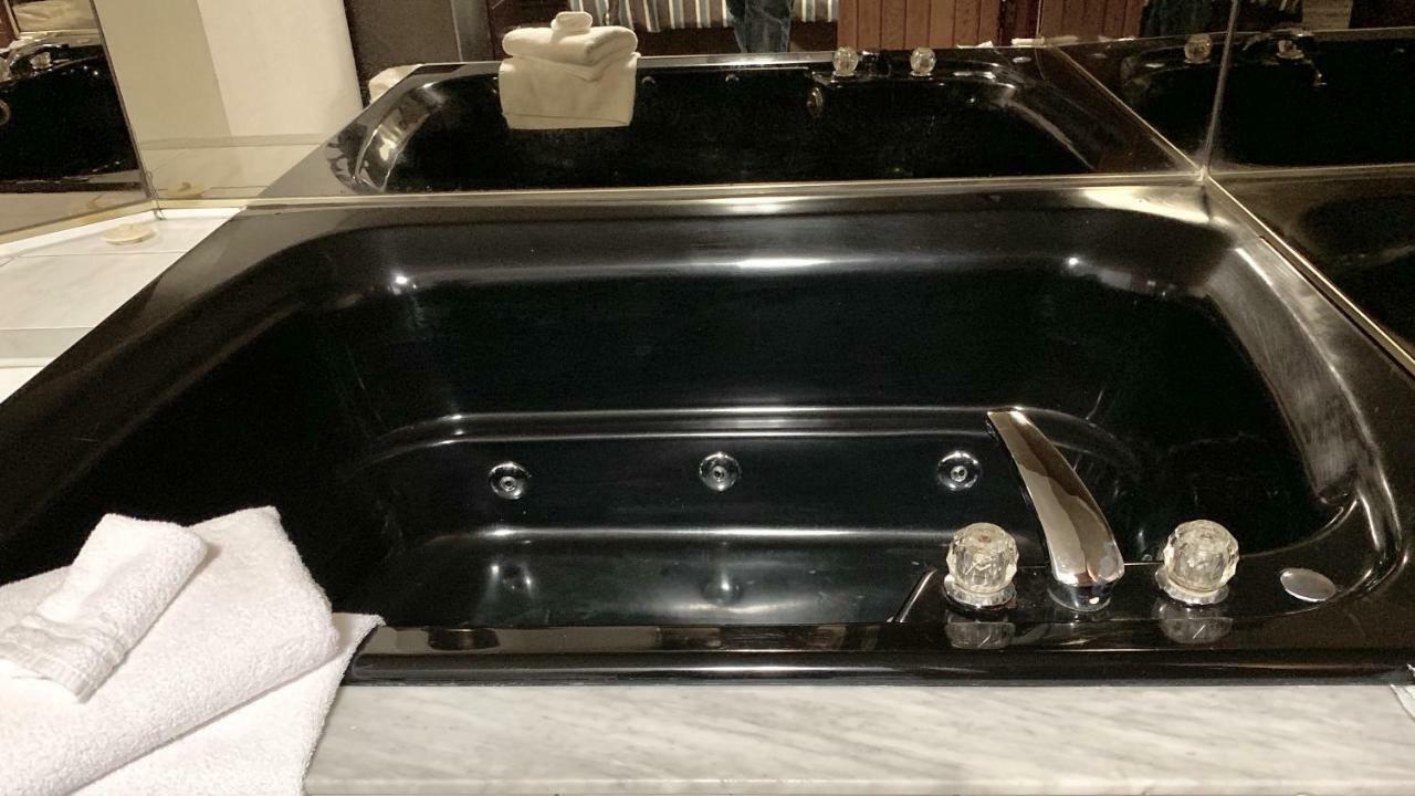 Deluxe Hotel