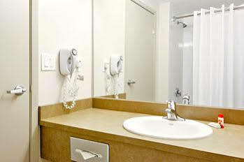 Super 8 By Wyndham Downtown Hotel