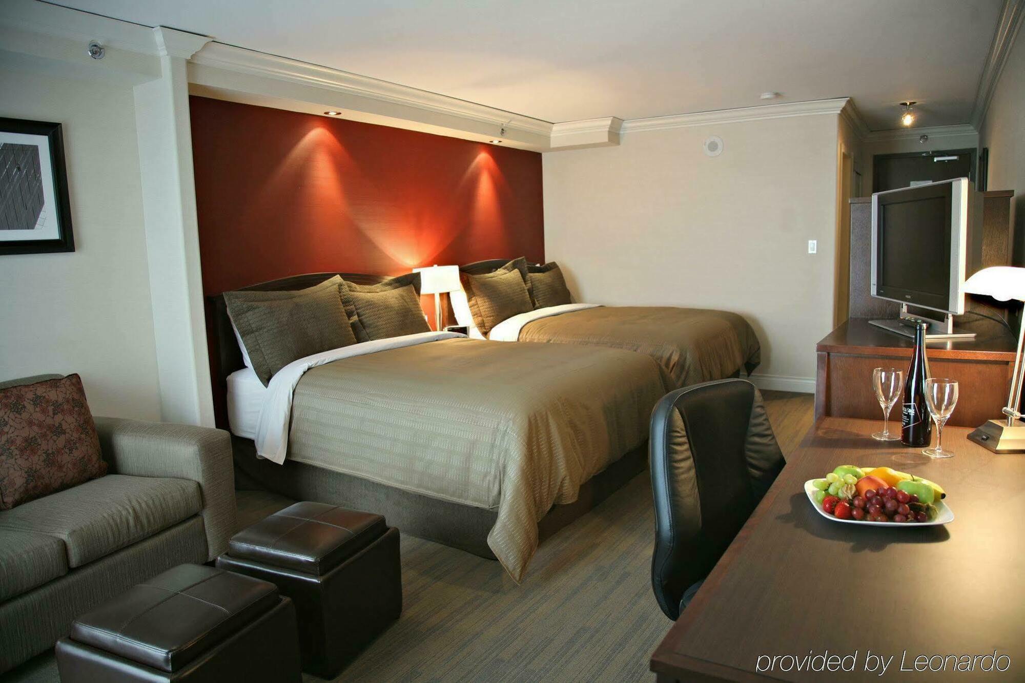 Hotel Sandman Signature Airport 4*