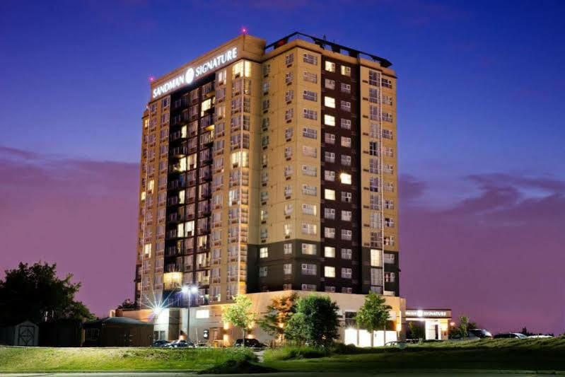 Sandman Signature Airport Hotel 4*