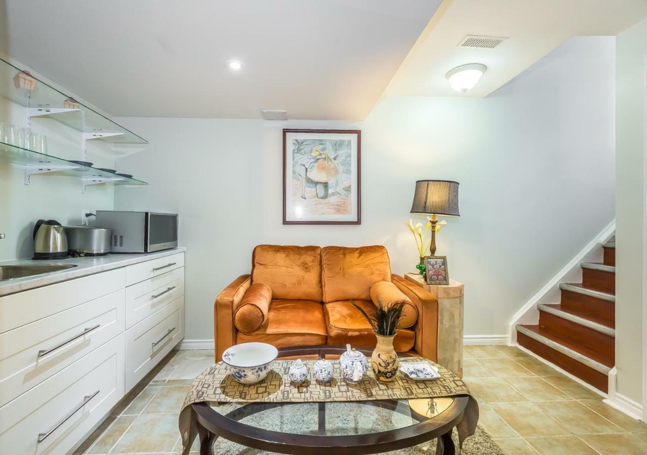 Guest house Affordable Guest At York U