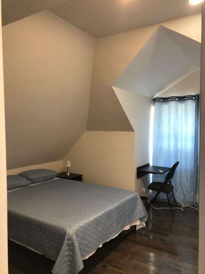 Arya's Guest house *