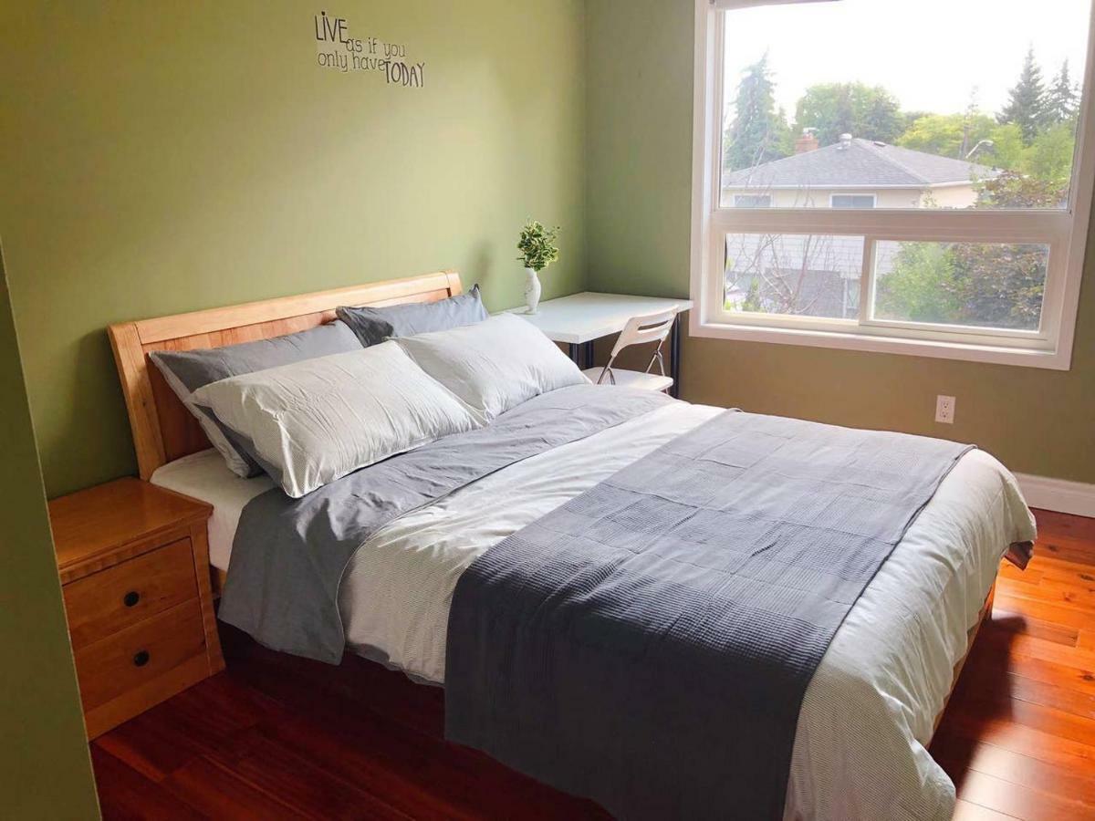 Nice With Private Bath In Mid Town *