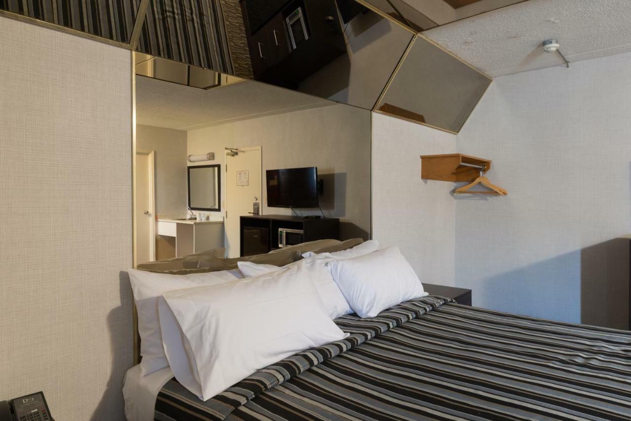 Hotel Deluxe