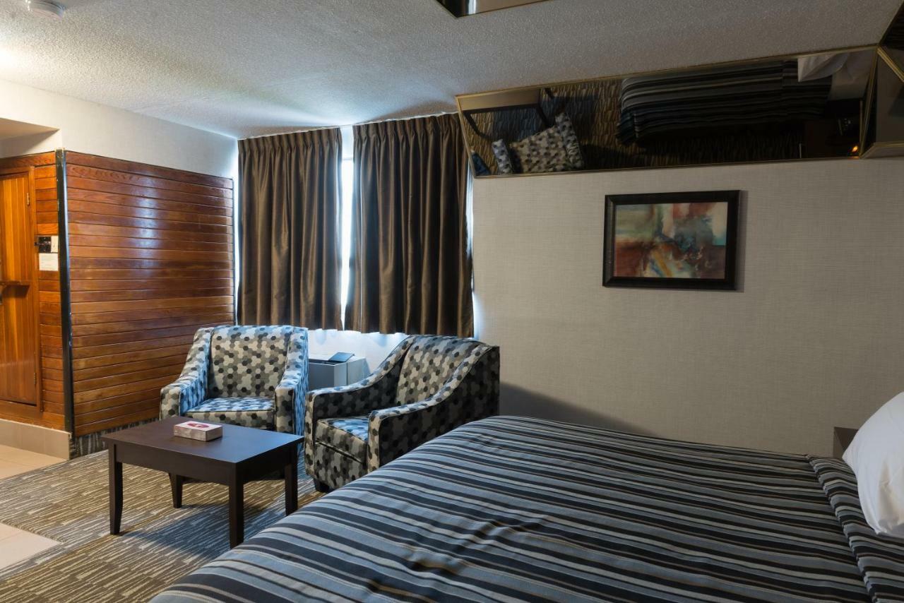 Hotel Deluxe Toronto